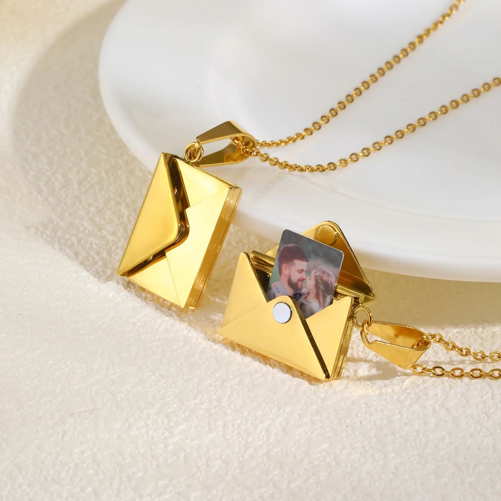 Envelope Photo Necklace – 18k Gold Plated