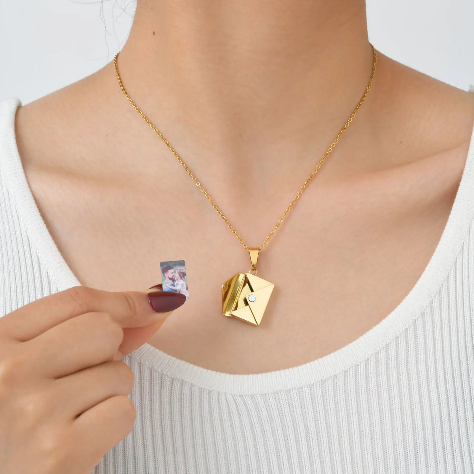 Envelope Photo Necklace – 18k Gold Plated