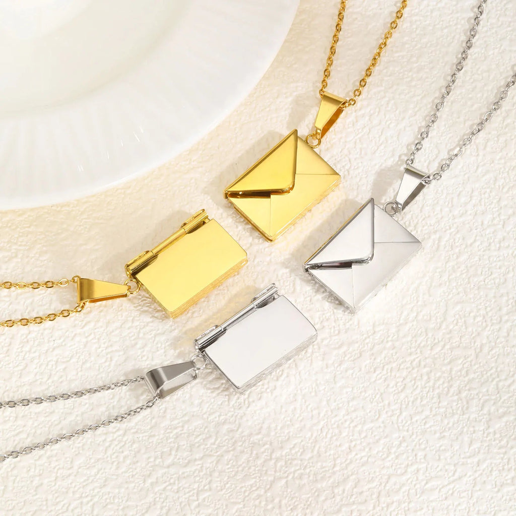 Envelope Photo Necklace – 18k Gold Plated