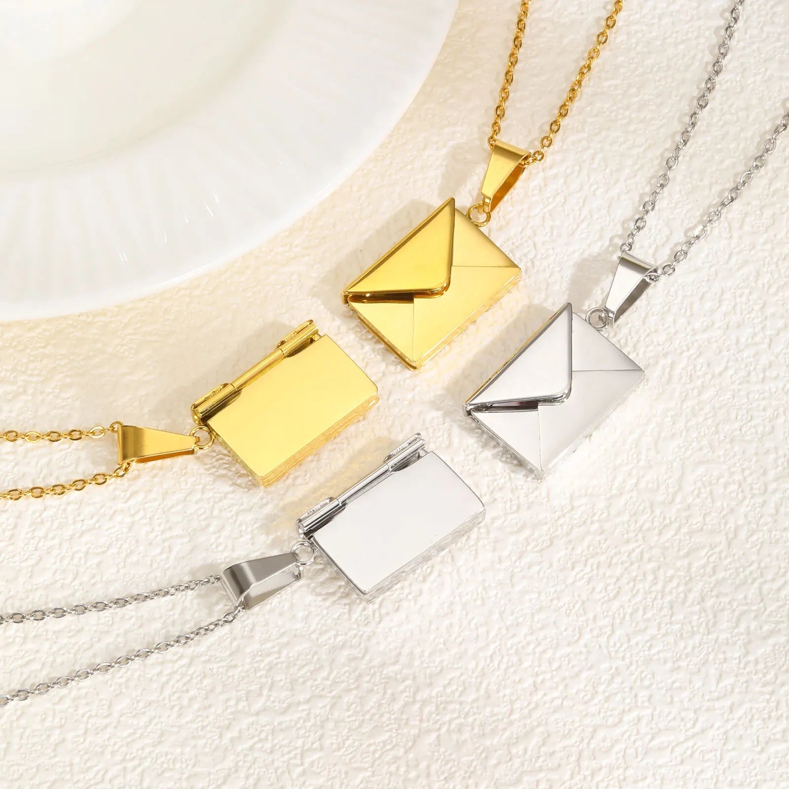 Envelope Photo Necklace – 18k Gold Plated
